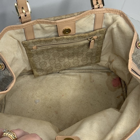 Michael Kors signature tote - Picture 8 of 10